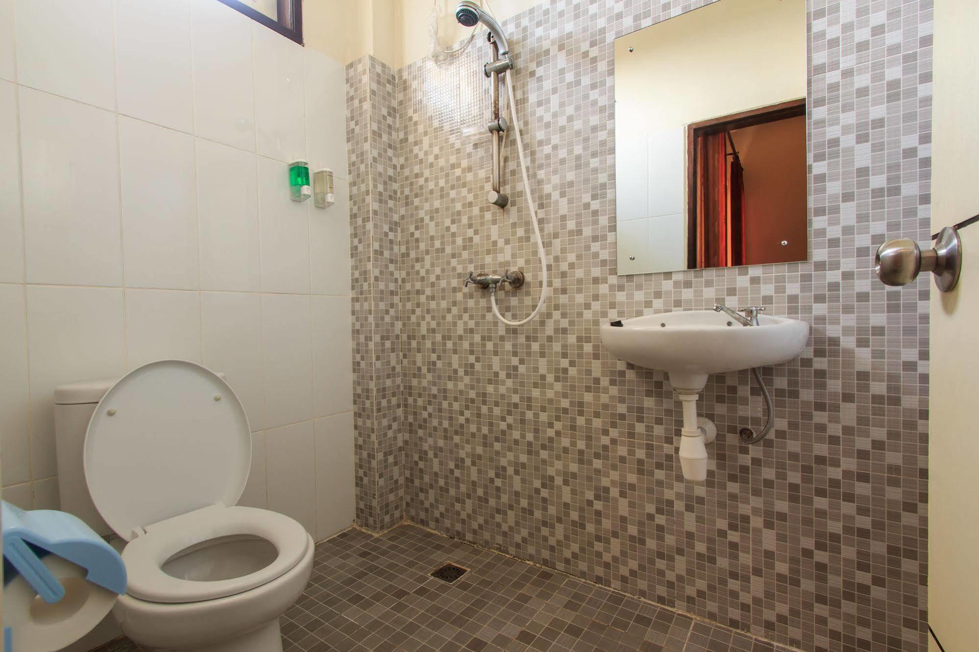 Ivanka Airport Inn Kuta Lombok Zewnętrze zdjęcie