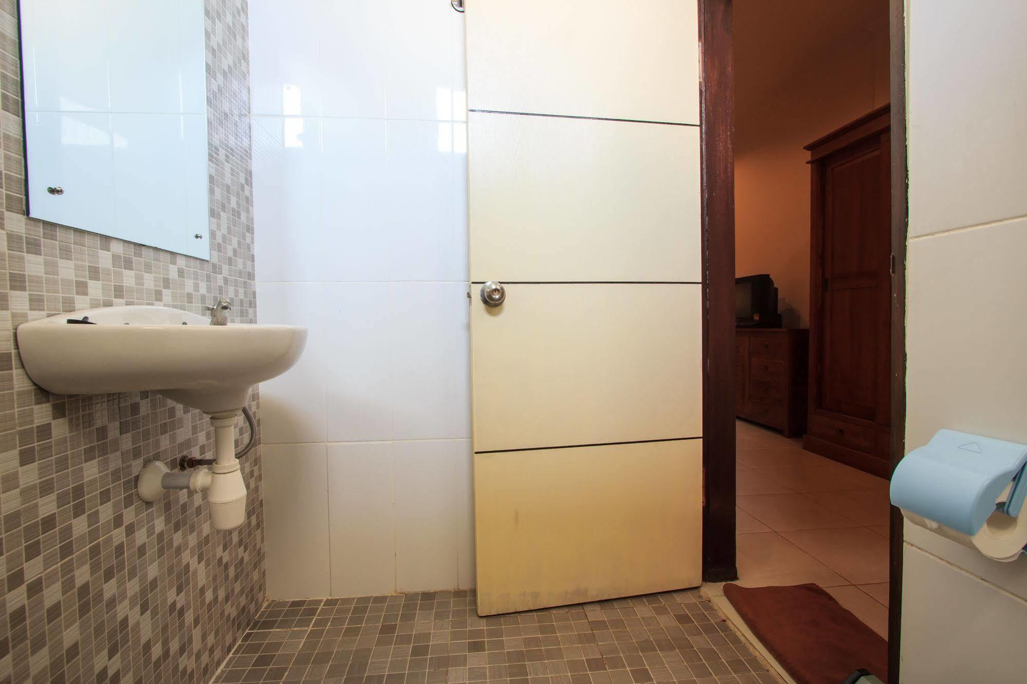 Ivanka Airport Inn Kuta Lombok Zewnętrze zdjęcie
